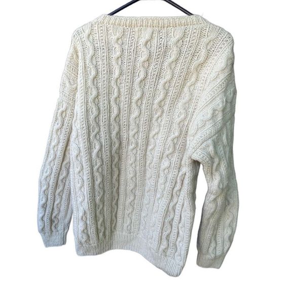 100% Virgin wool size Large V neck oversized sweater from Ecuador - Picture 2 of 5